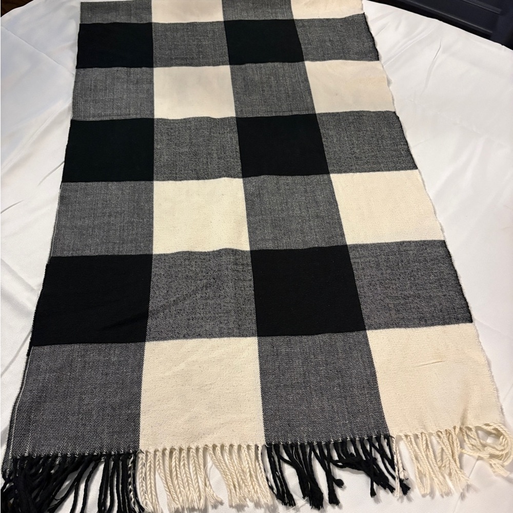 GAP Black and Cream Checkered Scarf